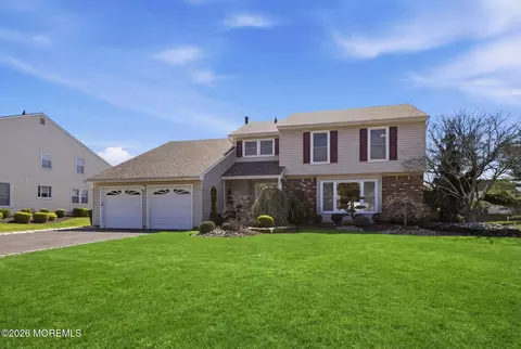 29 Alexandria Dr, Manalapan, NJ 07726