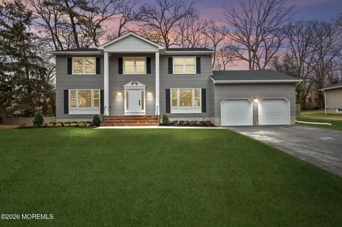 44 Sandpiper Dr, Manalapan, NJ 07726
