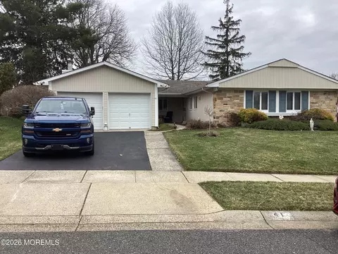 41 Faith Ln, Matawan, NJ 07747