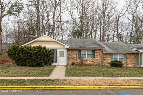 31 A Poinsettia Ct, Lakewood, NJ 08701