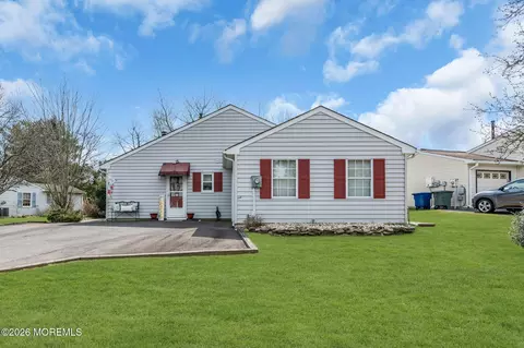 46 Pilgrim Ave, Tinton Falls, NJ 07753