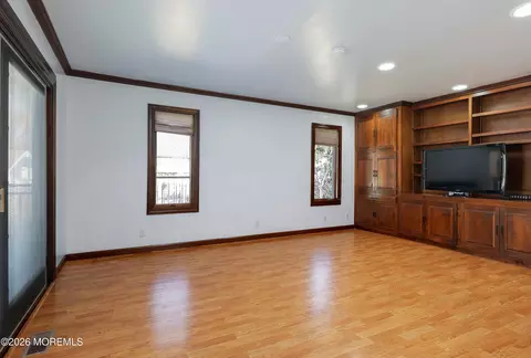 Living - 463 Cottrell Rd, Matawan, NJ 07747 photo 5 of 8