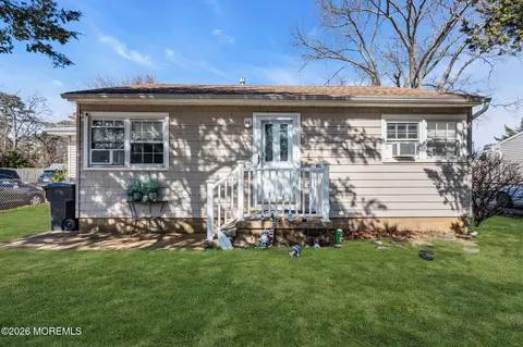 2 Castro Grove Dr, Toms River, NJ 08753