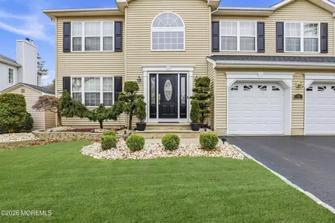 Exterior - 16 Diamond Ln, Howell, NJ 07731 photo 4 of 9