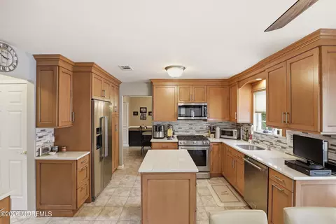 Kitchen - 16 Diamond Ln, Howell, NJ 07731 photo 4 of 5