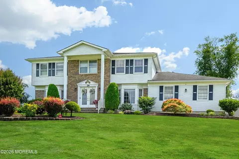 29 Terence Dr, Manalapan, NJ 07726