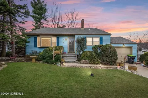 2 Clark Dr, Hazlet, NJ 07730