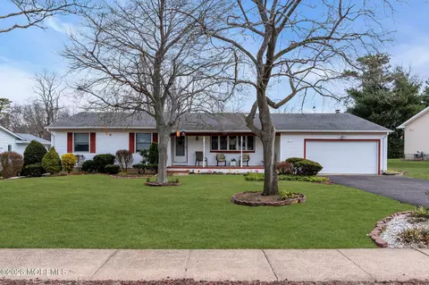 349 Kildare Dr, Toms River, NJ 08753