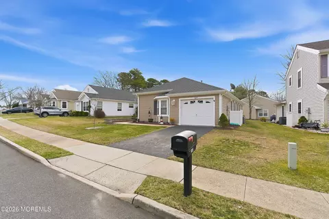 147 Pine Oak Blvd, Barnegat, NJ 08005