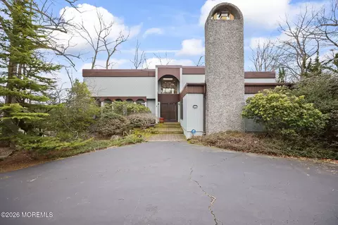 18 Framingham Rd, Ocean, NJ 07712