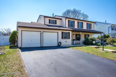 11 Quailtree Ln, Howell, NJ 07731