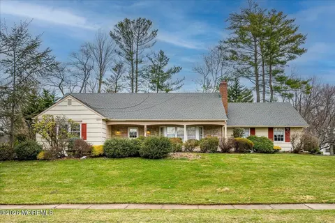 12 Lakeridge Dr, Matawan, NJ 07747