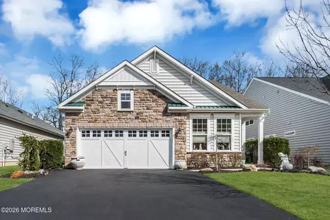 25 Lily Pond Ct, Howell, NJ 07731