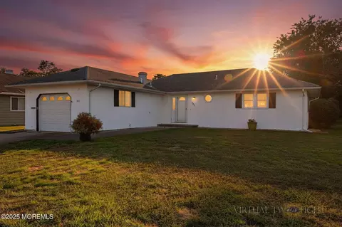 593 Jamaica Blvd, Toms River, NJ 08757
