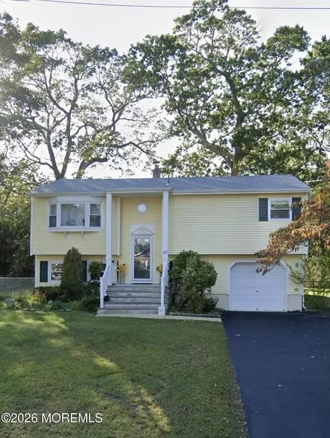 1813 World St, Wall, NJ 07719