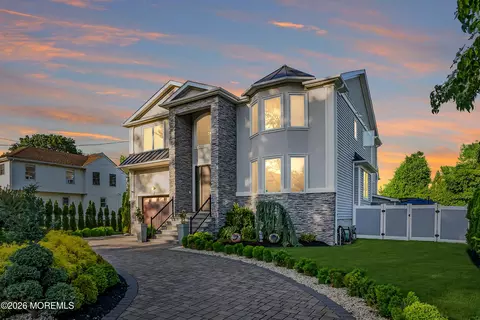 243 Overbrook Ave, Oakhurst, NJ 07755