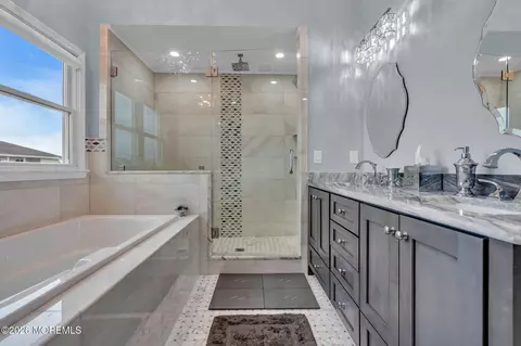 Bath - 706 Fairview Ln, Forked River, NJ 08731 photo 4 of 6