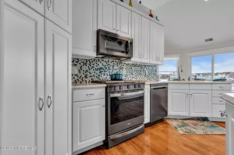 Kitchen - 706 Fairview Ln, Forked River, NJ 08731 photo 6 of 8