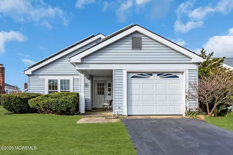 63 Sandhurst St, Manchester, NJ 08759
