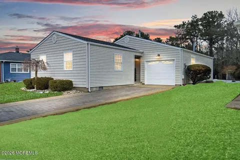 194 Port Royal Dr, Toms River, NJ 08757