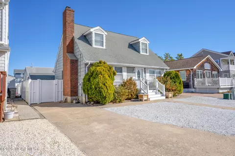 363 Roberts Ave, Seaside Park, NJ 08752 photo 3
