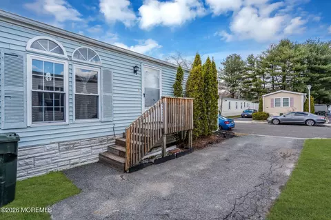 43 Secretariat St, Howell, NJ 07731