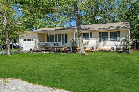 576 Vaughn Ave, Forked River, NJ 08731