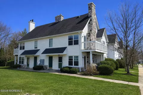 94 Des Moines Ct, Tinton Falls, NJ 07712