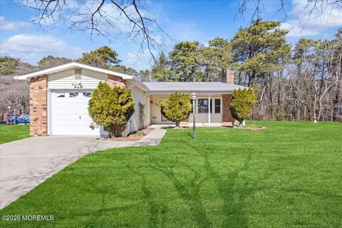 13 Tudor Ct, Brick, NJ 08723