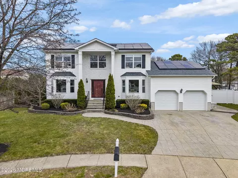 41 Netty St, Howell, NJ 07731