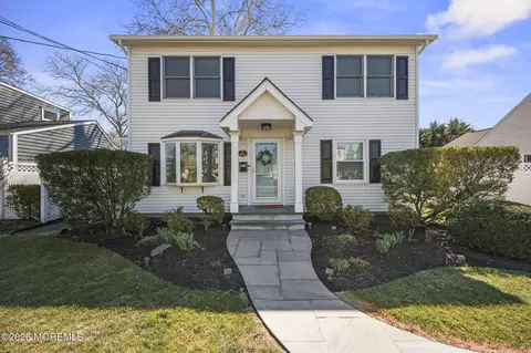 905 Woodcrest Dr, Spring Lake Heights, NJ 07762