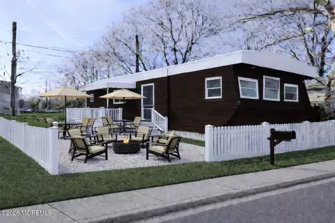 9 Monique Cir, Hazlet, NJ 07730