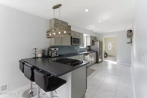 335 Park Ave, Union Beach, NJ 07735