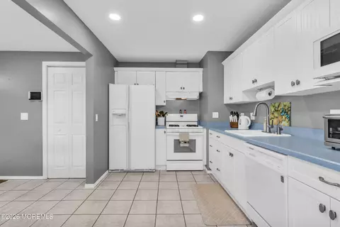 Kitchen - 48 Birch Dr, Brick, NJ 08723 photo 3 of 3