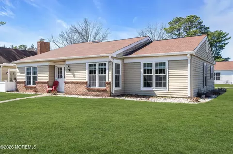 466 Chelsea Ct # B, Manchester, NJ 08759