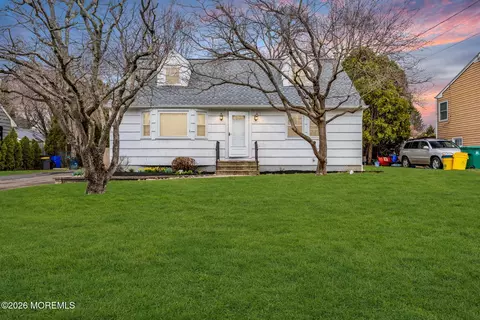 108 Susan Dr, Ewing, NJ 08638