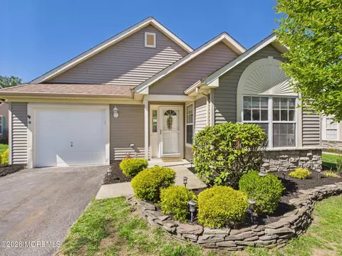 2666 Meadow Lake Dr, Toms River, NJ 08755