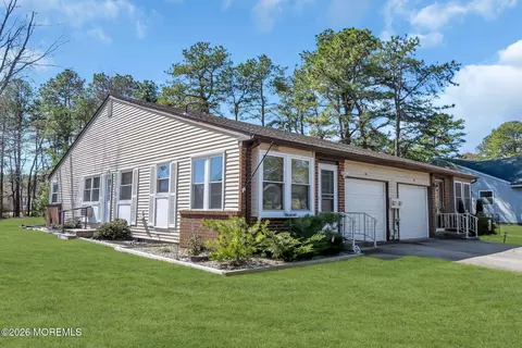 9 Greenwood Ln #62, Whiting, NJ 08759