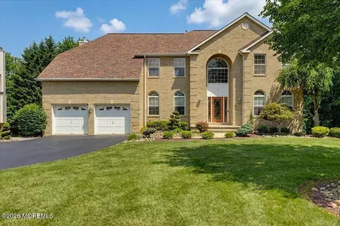 2 Red Oak Ct, Monroe, NJ 08831