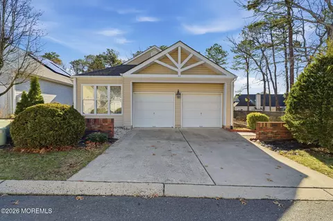 44 Summerhill Dr, Manahawkin, NJ 08050
