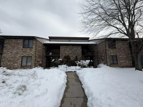 147 Amberly Dr #C, Manalapan, NJ 07726