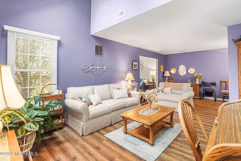 11 Browning Ct, Freehold, NJ 07728