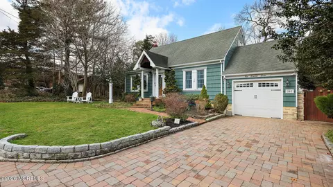 207 River Edge Dr, Point Pleasant, NJ 08742