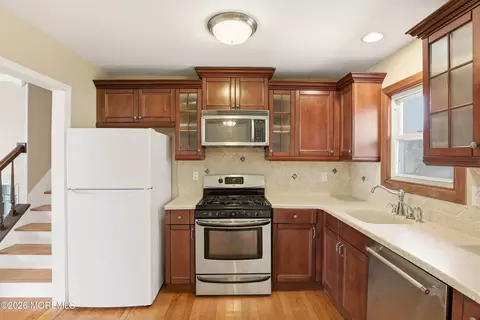 Kitchen - 90 E Connecticut Concourse, Jackson, NJ 08527 photo 1 of 2