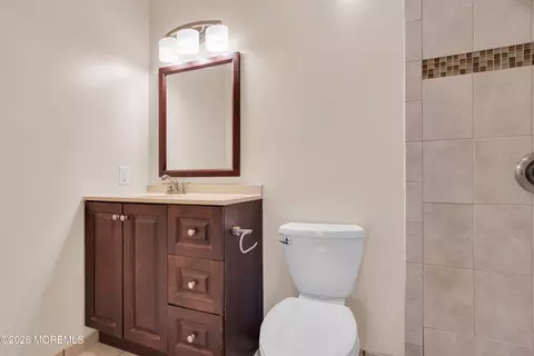 Bath - 131 Meli Ln, Jackson, NJ 08527 photo 2 of 4