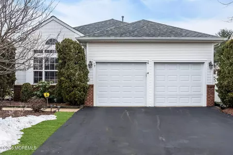 17 Rochford Dr, Manchester, NJ 08759