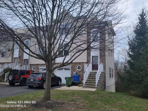 10 Russell Ct, Matawan, NJ 07747