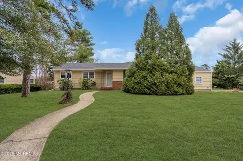35 Williamsburg Dr, Toms River, NJ 08755