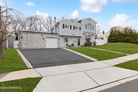 10 Walter Dr, Hazlet, NJ 07730