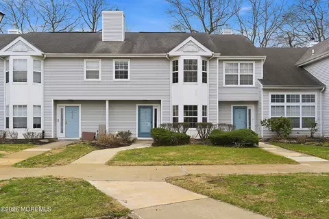 314 Towne Dr #10-4, Manalapan, NJ 07726